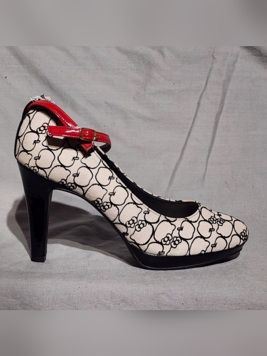 Hello Kitty Shoes - KELLO KITTY White Suede w/Apple & Kitty Head Pattern Platform Heels, size 6